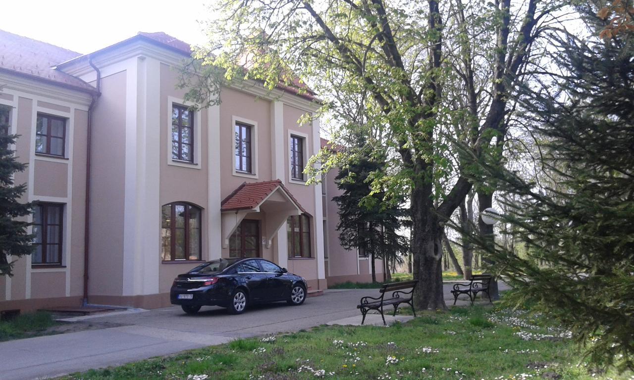 Kastel Hotel Backa Topola Exterior photo